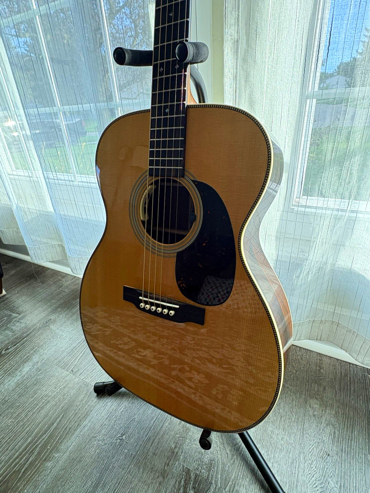 Martin & Co. 000-28.  6-String Acoustic Guitar with LR Baggs Anthem Right-Handed
