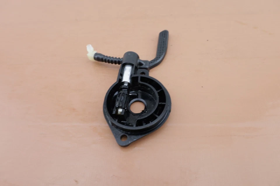 Jonsered CS2238 Chainsaw OEM Oil Pump 580-835301 - Image 2 of 4