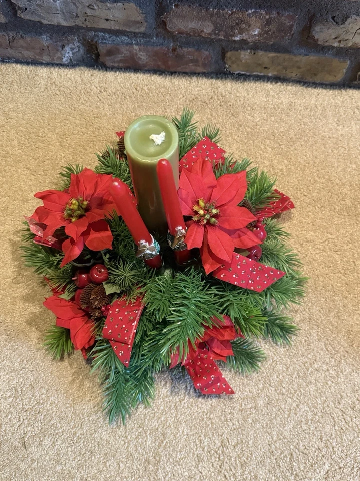 Centro de mesa de Navidad 3 candelabros decoración de mesa flores rojas bayas pino C. Foto 2 de 3