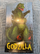 2000 Toho Productions Presents Godzilla Plastic Model Kit 7502