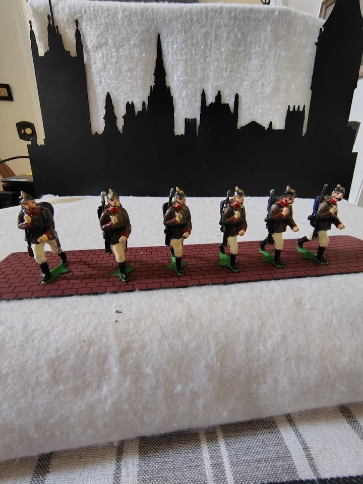 6 possible German infantry Running from WW1 Marked Eire on Base - Image 2 of 4