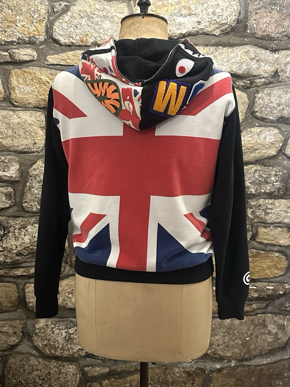 BAPE HOODIE  SIZE L - RARE UNION JACK  DESIGN - VERY GOOD CONDITION POST WORLD image 3