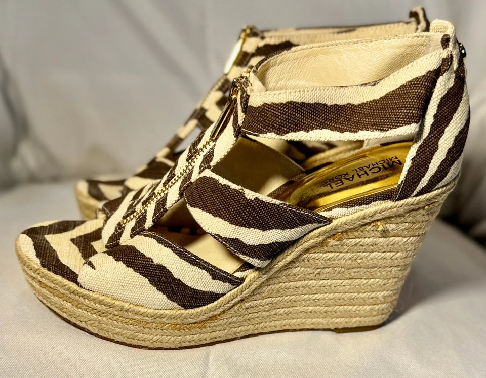 Alpargata MICHAEL KORS US 8M, 'Damita' Tigre Raya Cuña Correa al Tobillo, Usada en Excelente Condición Foto 3 de 4