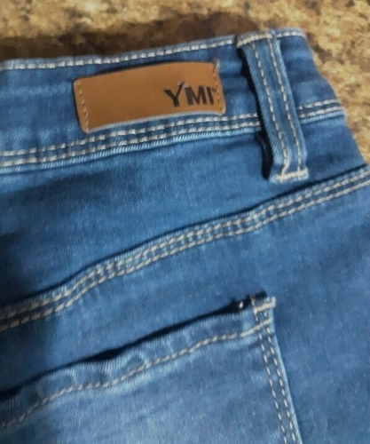 YMI Denim USA Shorts Super Stretch Comfort High Rise Women Size Jr 7 Medium Wash - Picture 4 of 8