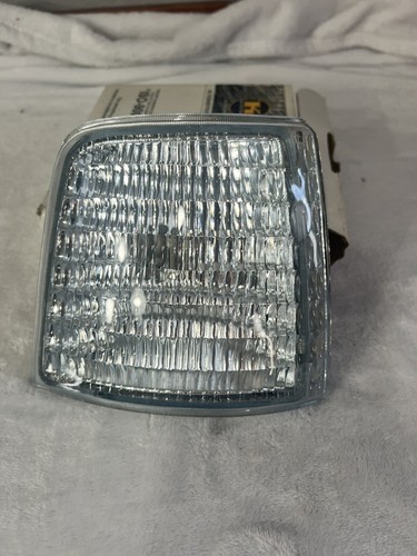 1992-1996 Ford Bronco 1992-1998 Pickup Side Marker Light-Regular TYC 17-1124-01 - 第 1/6 張圖片