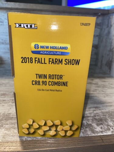 1/64th Scale New Holland Twin Rotor CR8.90 Combine 2018 Farm Show - Picture 5 of 6