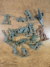 VTG 15 Pc. Green Plastic Infantry Army Plastic Figures Various Makers , Preown