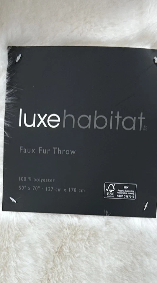 "Manta Luxe Habitat Off White/Crema de piel sintética 50""x70""" Foto 2 de 2