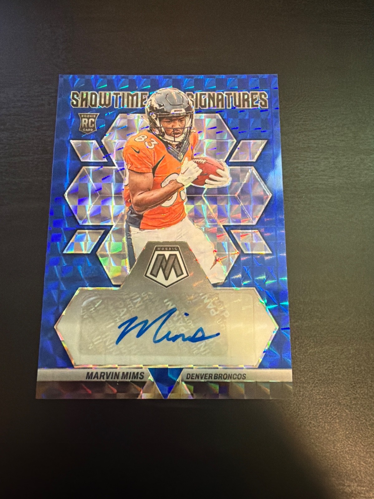 2023 Panini Mosaic - Showtime Signatures Marvin Mims #SS-MM Blue Prizm /99 (AU,