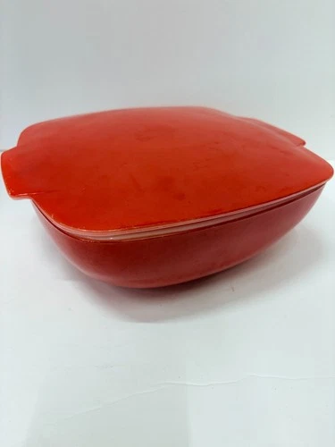 Vintage PYREX 525B-025 Red Square Bowl  2.5 Quart Vintage With Lid