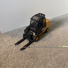 Bruder Toys Utility Vehicle JCB Teletruk Forklift 30-19E & Figure Scale: 1/16
