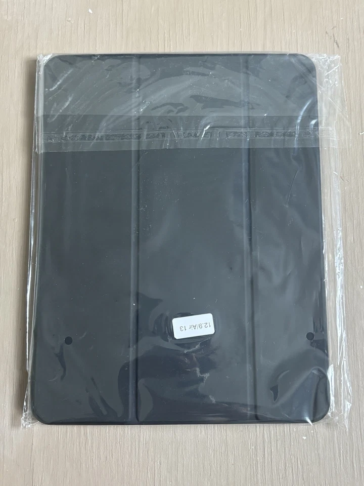 Funda protectora tipo folio negra usada sellada para iPad Pro 12,9 pulgadas/ipad Air 13 pulgadas Foto 2 de 3