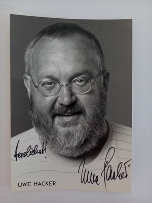 Uwe Hacker -  - original Autogramm - ca. 15x10cm - Autogrammkarte