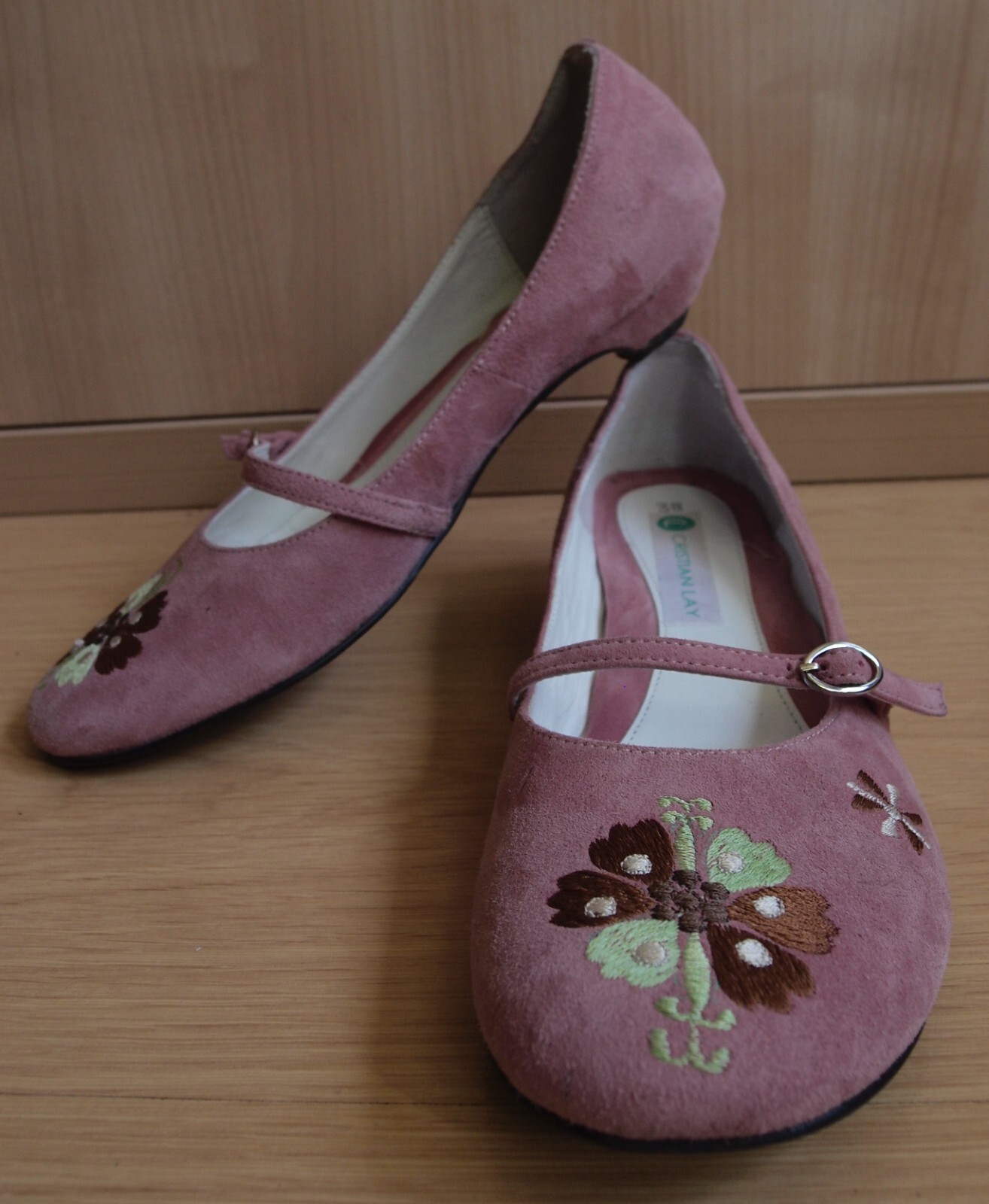 Merceditas piel tacto melocotón rosas bordados T 38 Cristian Lay- COMBINO ENVÍOS