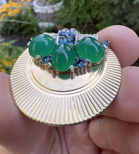 1950's MARCEL BOUCHER Gold Tone Green Cabochon Brooch Numbered 3560 - Picture 4 of 16