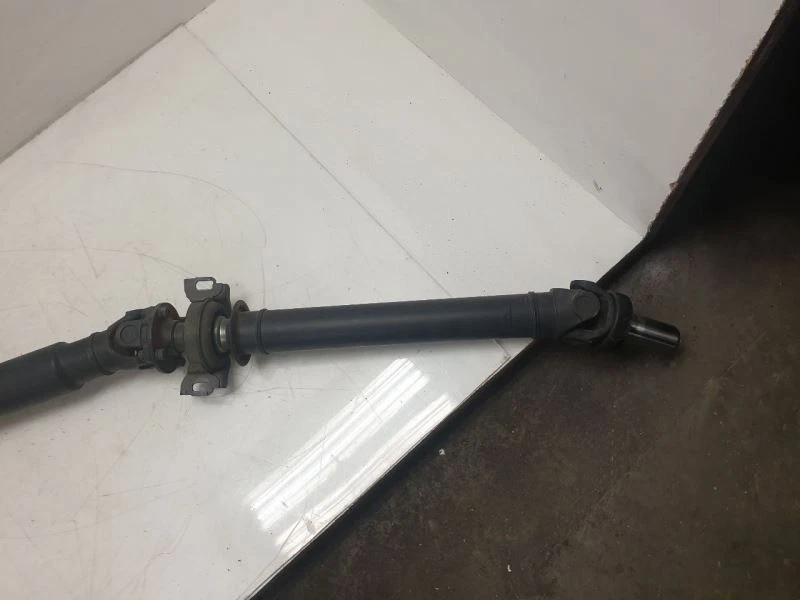 2006 LEXUS GS300 3.0L RWD AT REAR DRIVE SHAFT ASSEMBLY  - Image 4 of 4