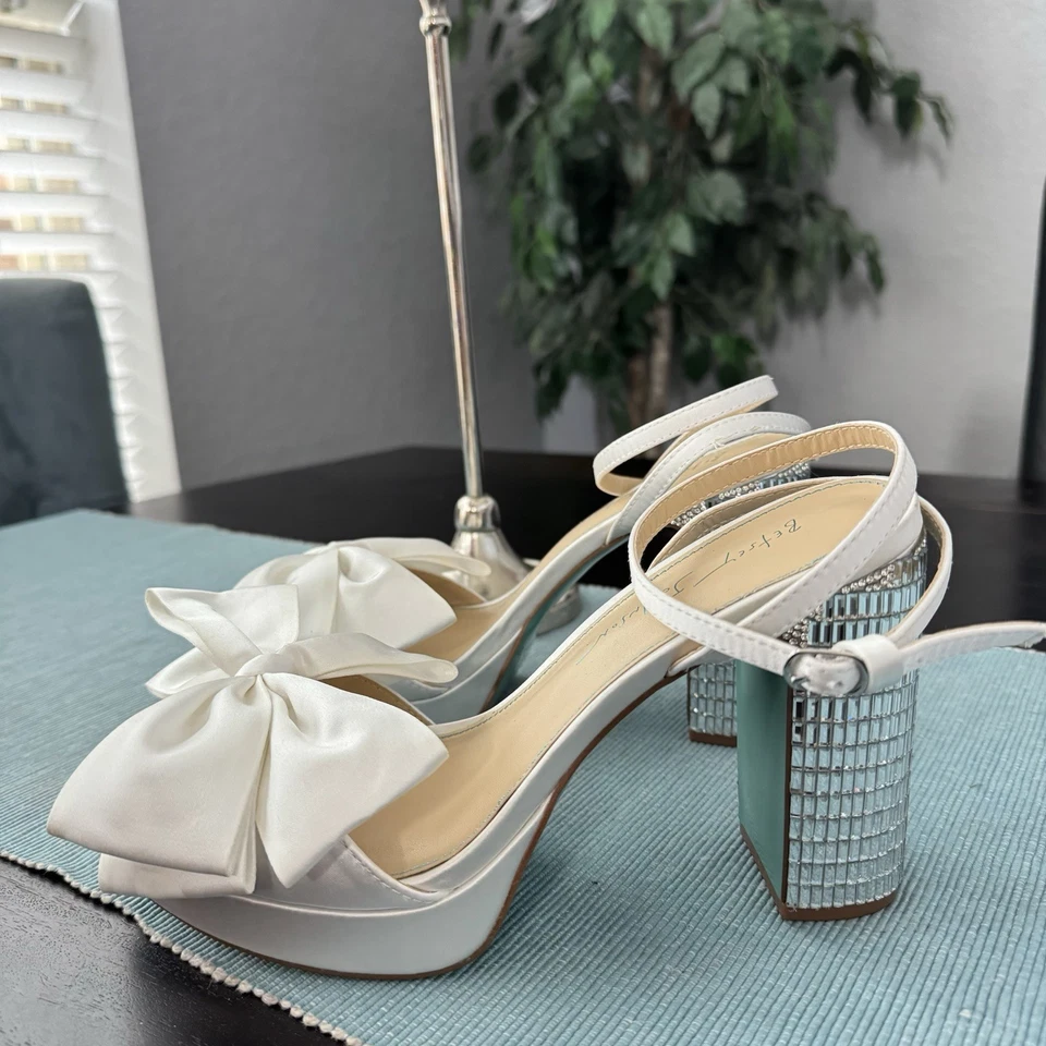 Betsey Johnson Block 水钻白色高跟鞋 9 码 — 第 4/4 张图片