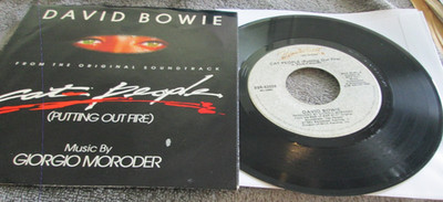 1982 DAVID BOWIE- CAT PEOPLE (PUTTING OUT FIRE) SOUNDTRACK 45 -HEAR