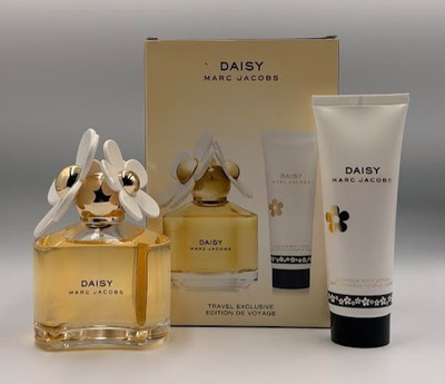 Marc Jacobs Daisy 2 piece Travel Set for women EDT spr 3.4 FL + B-Lotion 2.5 Fl