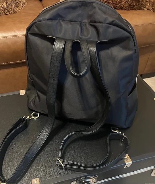 Steve Madden Mochila Negra Cremallera Dorada Nylon Imitación Cuero Bolso de Viaje Foto 2 de 4