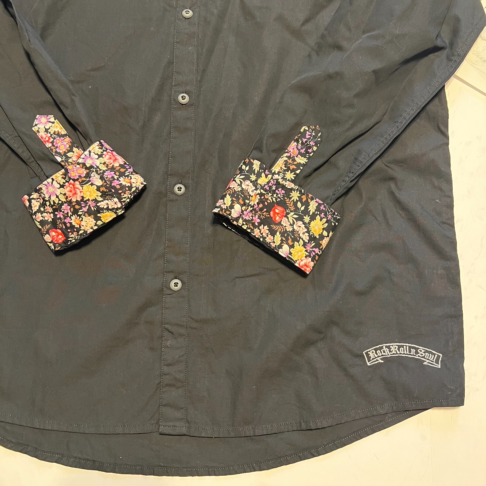 Rock Roll n Soul Shirt Mens M Black Button Floral Guitar Embroidered