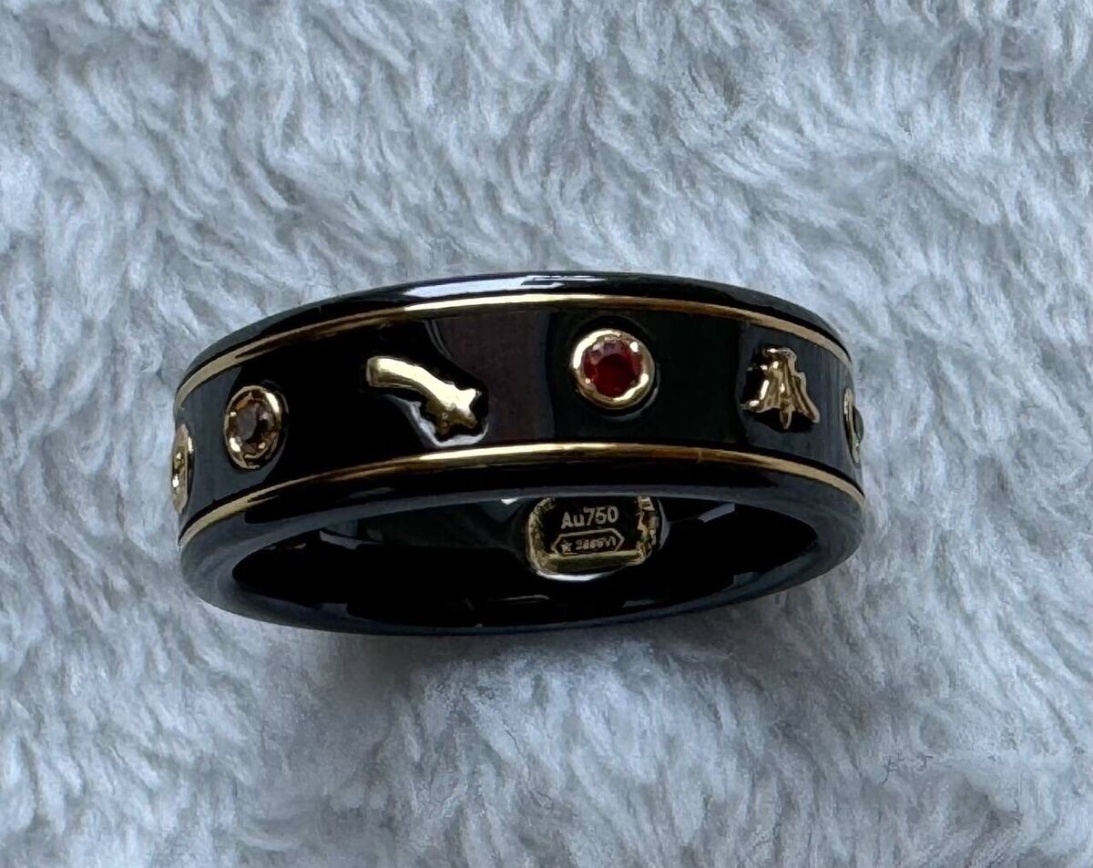 Icon ring 18 k gold-Gucci-Black corundum- Used- Excellent Icon ring 18 k gold-Gucci-Black corundum- Used- Excellent