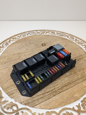 2008 LAND ROVER RANGE ROVER REAR FUSE RELAY BOX OEM+