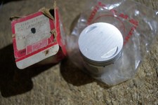 HONDA CB500 CB500 FOUR CB500K  PISTON 0.50 0/s  13103-323-000 NOS  GENUINE