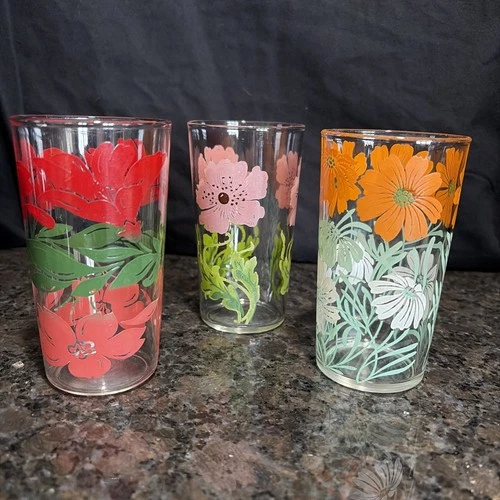 3 Pretty Vtg Floral Drinking Glasses Hazel Atlas? Anchor Hocking? Libbey?Flowers