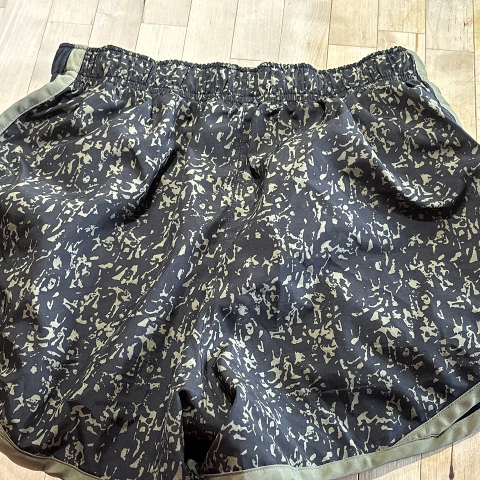 Pantalones Cortos para Correr Nike Dri-Fit Para Mujer Estampado Camuflado Talla Pequeña Foto 3 de 4