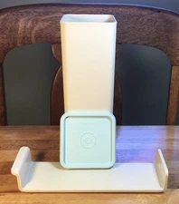 Tupperware #1696 Velveeta Cheese Keeper ~ w/Tray Insert~ Beige w/Mint Lid