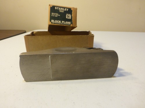 Stanley no. 9 1/2 adjustable throat block plane w/ Box - Picture 8 of 12
