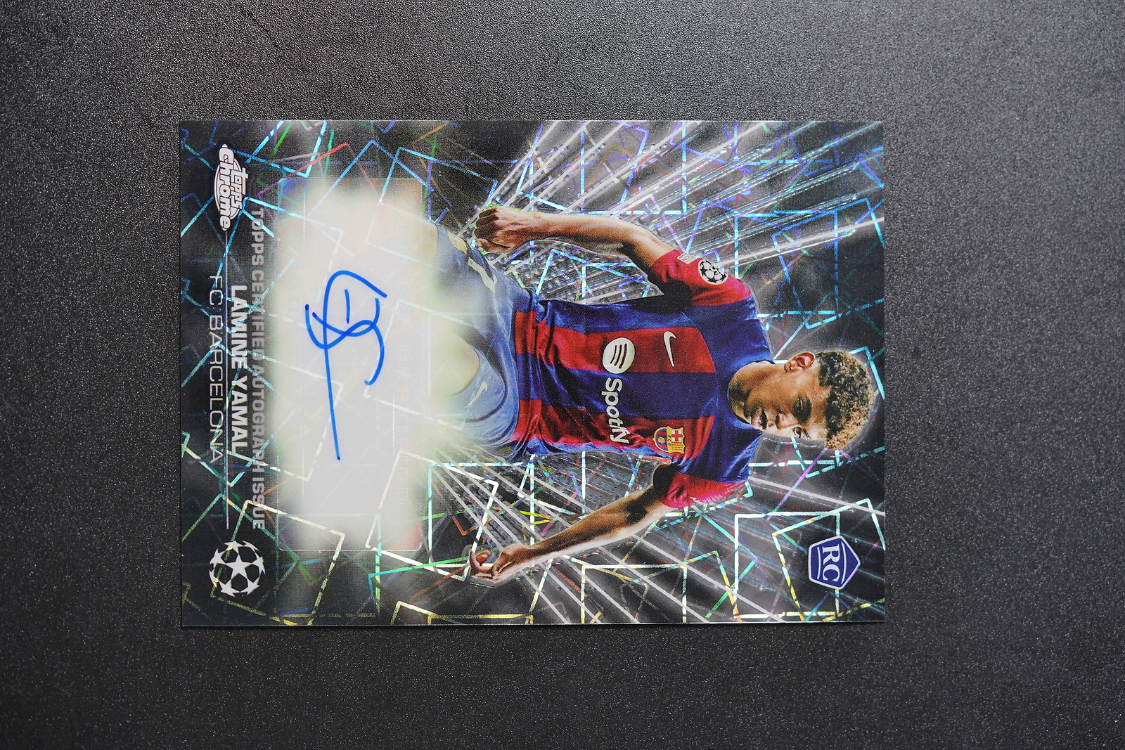LAMINE YAMAL 2024 Topps Chrome UEFA Black Lazer Rookie RC Auto Barcelona -1