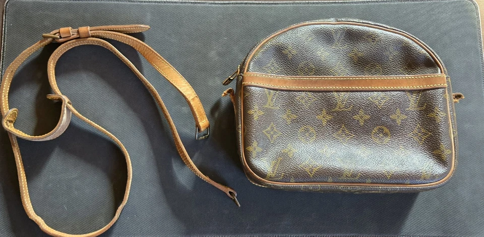 Bandolera Louis Vuitton años 90 auténtica con correa Foto 3 de 4