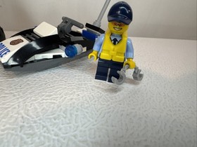 LEGO CITY: Tire Escape (60126), Complete