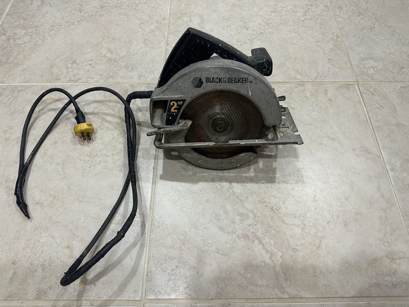 Vintage Black & Decker 2 HP Circular Saw 7 1/4" Blade Included Model 7390 Type 8