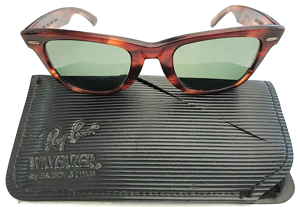 B&L Ray-Ban Wayfarer L2052 Tortoiseshell Sunglasses Vintage 1980s, photo 1 of 4