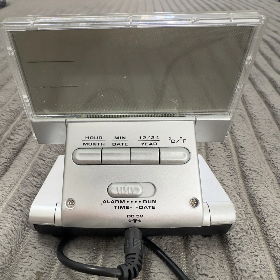 Westclox Reloj Despertador Digital LCD USB Salida Pantalla Azul 72021X Probado Funcionando Foto 3 de 4