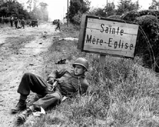 US Soldier at St. Mere-Eglise Sign during  D-Day 8x10 WWII WW2 Photo 981