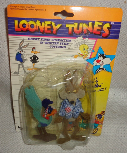 LOONEY TUNES FIGUREN--ROAD RUNNER, WYLIE COYOTE--COVER CRUSHED FIGS ARE PERFECT