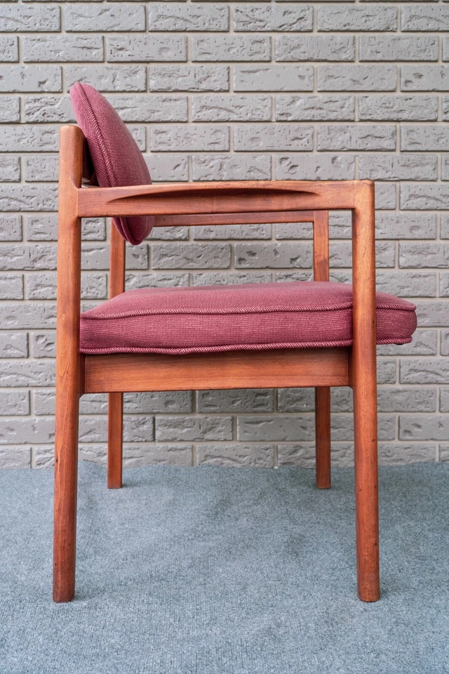 Sillón moderno danés de mediados de siglo de nogal Jens Risom respaldo ovalado Foto 3 de 4