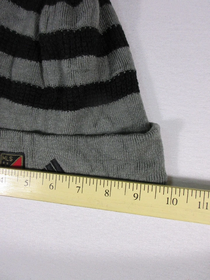 Adidas Atlanta United FC Gorro Acrílico con Pom Pom Talla Única Gris/Negro Foto 4 de 4