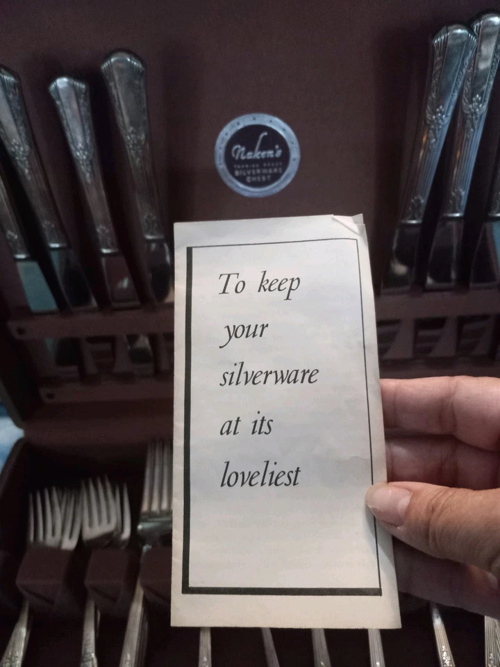 Juego de cubiertos Wm Rogers plateados con caja. Porción de 8.Excelente estado. Foto 2 de 4