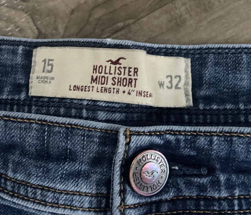 Juniors Hollister Midi Mid Rise Denim Jean Shorts Distressed sz 15/32 - Image 3 of 4