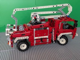 LEGO Technic 8289 Fire Truck &ndash; Complete &ndash;  With Manuals 