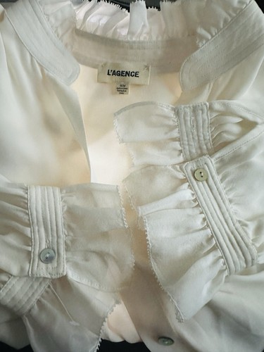 Blusa L’AGENCE Marfil Talla Med Volantes Cuello Puños Abotonados Elastizada Seda - Imagen 5 de 9