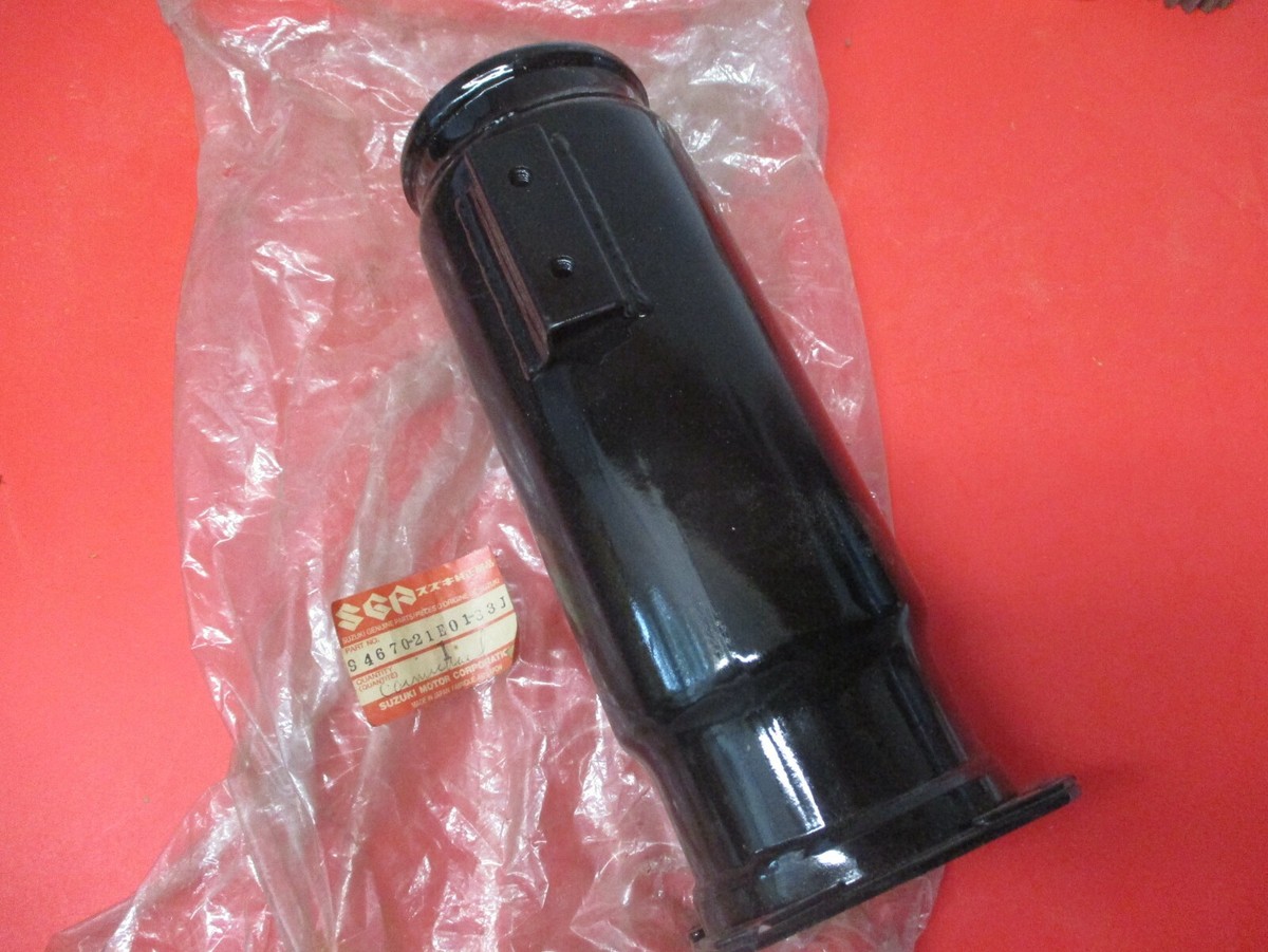 NOS NEW ORIGINAL OEM SUZUKI 1994 RF900 UNDER COWLING LOWER