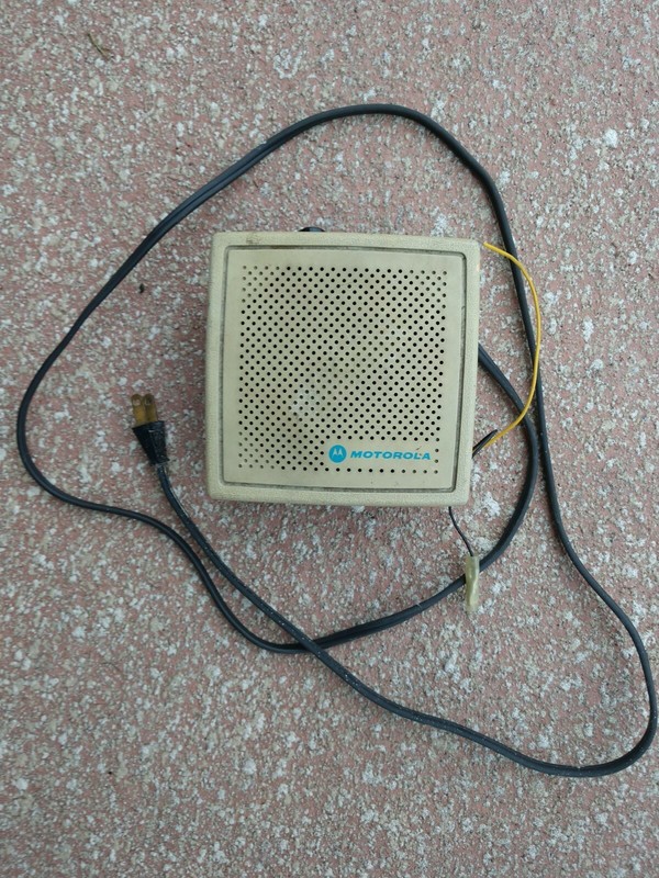 VINTAGE MOTOROLA TSN60168 SPEAKER FOR 2-WAY RADIO CAR/DESK/ETC - USED WHITE