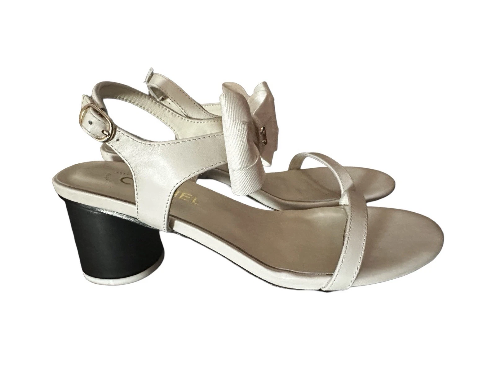 NIB Chanel 25P Off White CC Logo Leather Bow Sandals Size 41C EU US 9-9.5