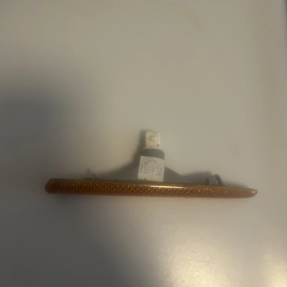 Jaguar XJ8 XJR 2004-2007 guardabarros delantero lado del pasajero luz de señalización ámbar OEM Foto 4 de 4